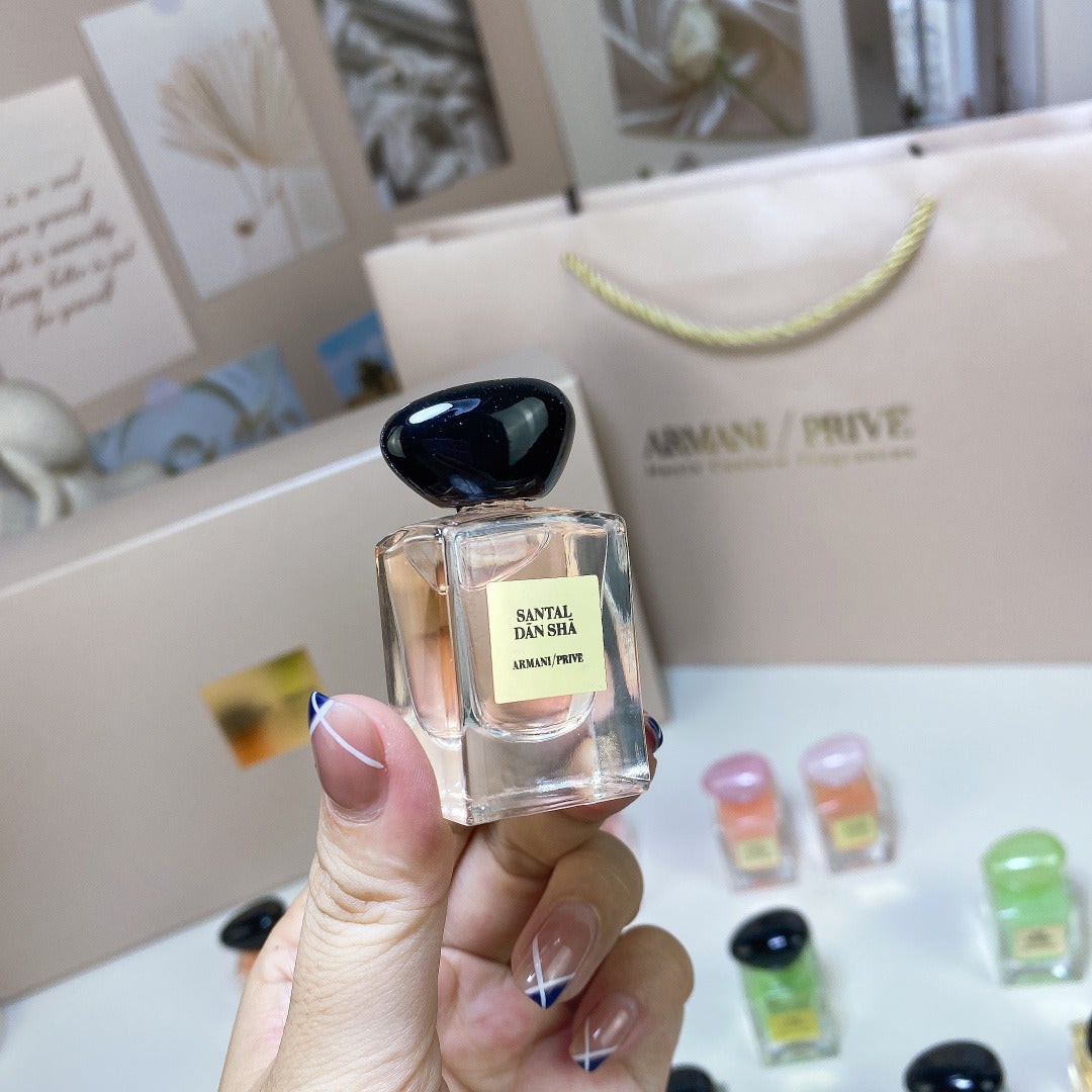 Armani Privé 14-Piece Mini Fragrance Discovery Gift Set